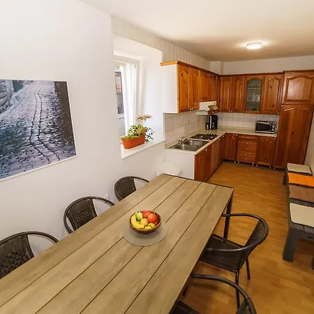 Alithia Silver Apartman