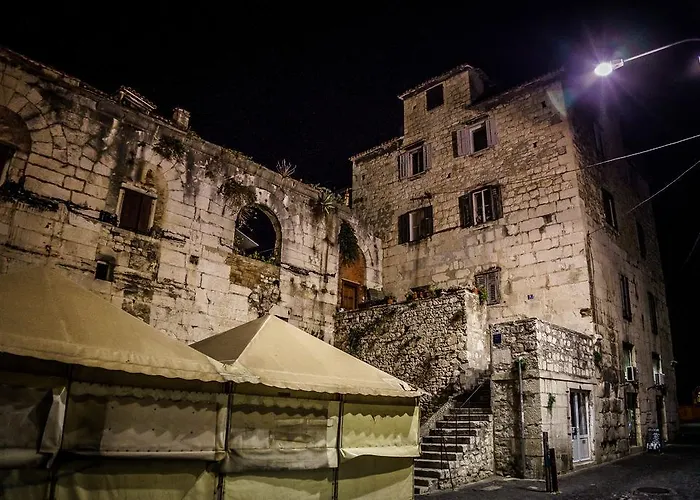 アパート Alithia Silver