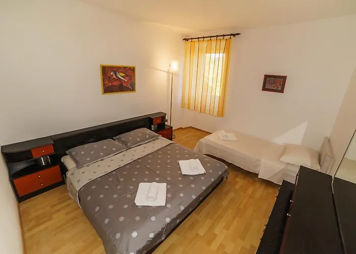 Alithia Silver アパート スプリト