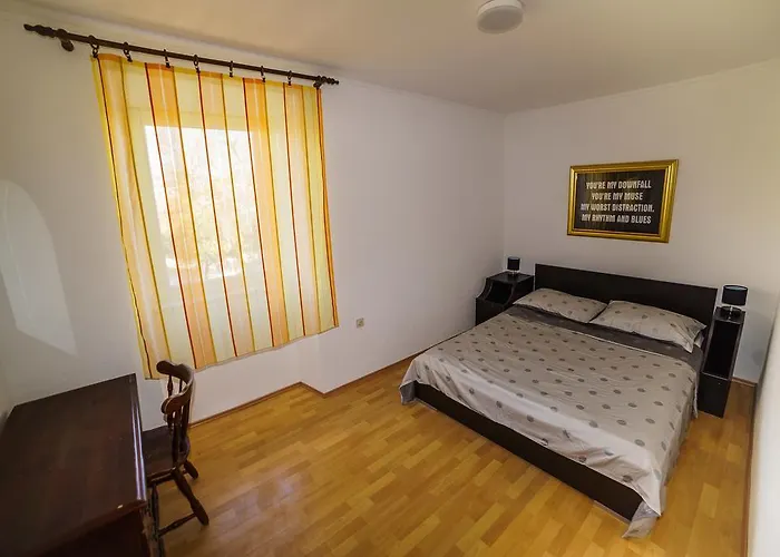 Alithia Silver アパート スプリト